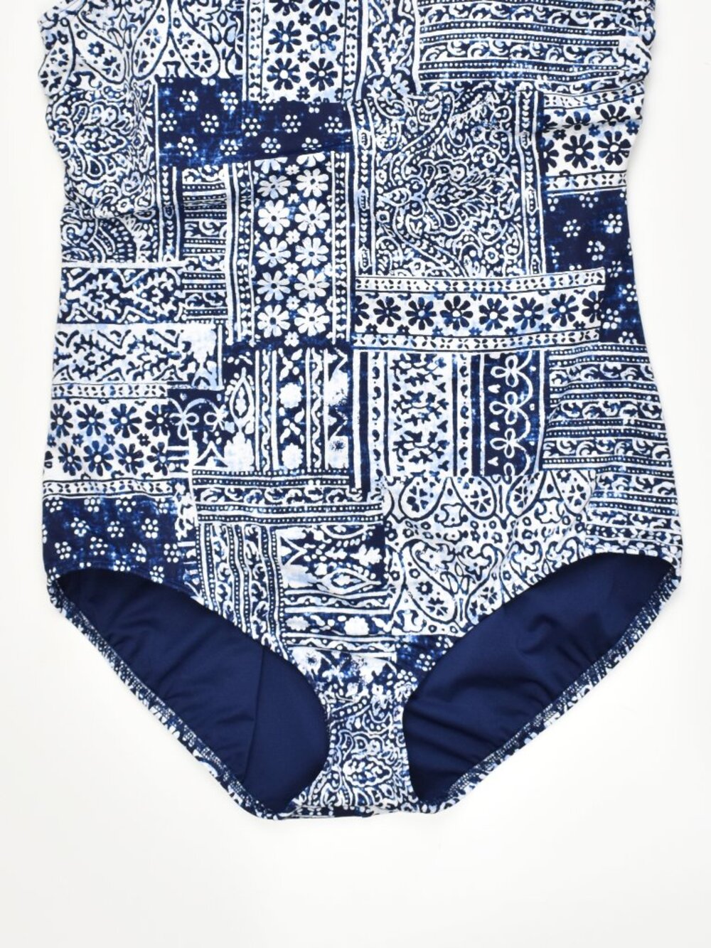 Lands' End Soft Cup Tugless Sporty One Piece Swimsuit - 14P - Picture 4 of 8